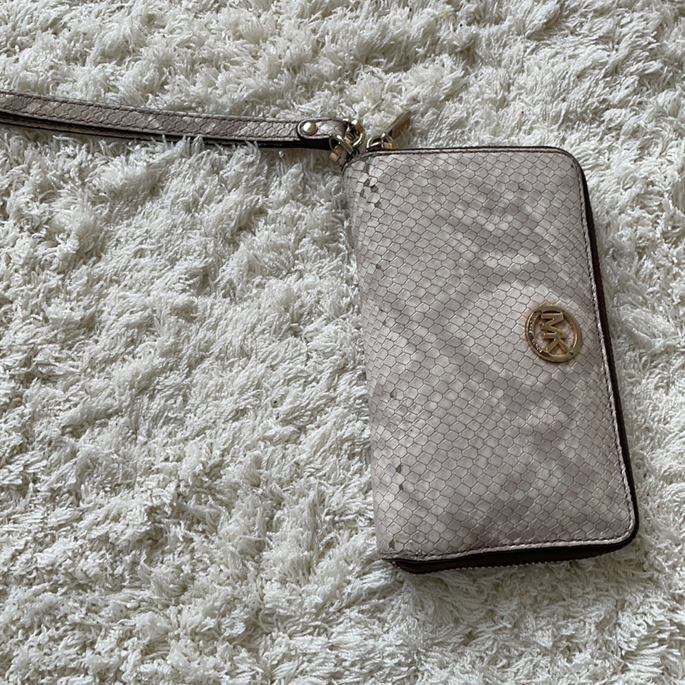 Michael kors wallet